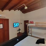 CONFORT Room AIRE AC - Desayuno - Tv - Baño Compartido - Excelente Ubicación Muelle Cruceros - Exquisita Atención y Buen Ambiente