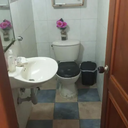 Confort Con Aire Y Desayuno Con Baño Compartido Con Elementos De Limpieza Huéspedes Conscientes Del Aseo Excelente Atención Y Ambiente